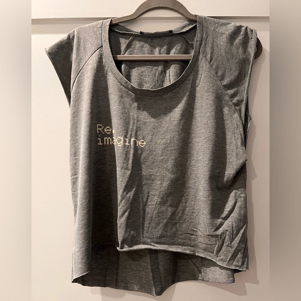 Zeynep Arcay “re-imagine” tshirt